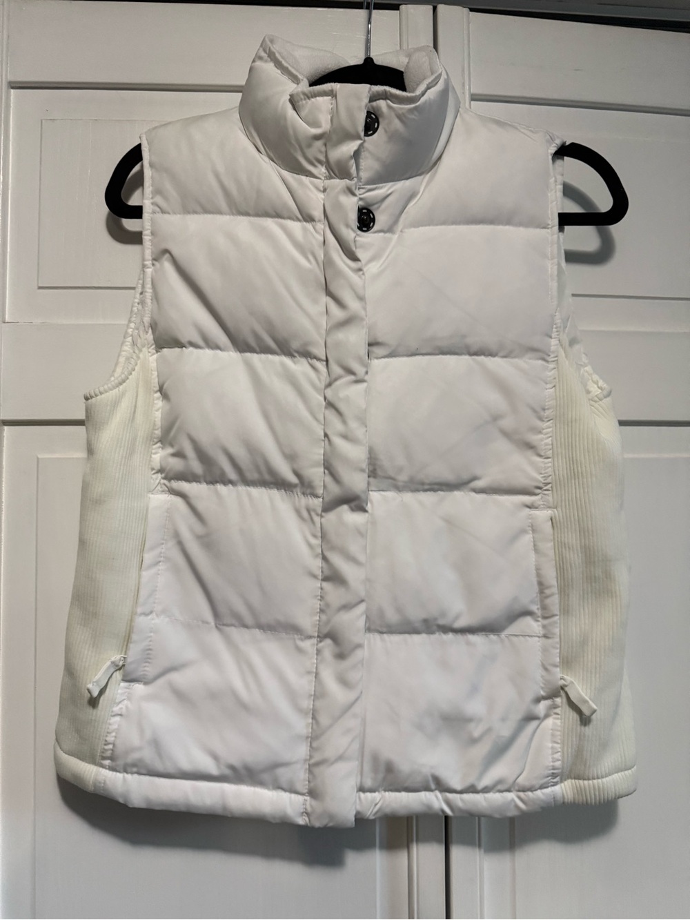 Gap Women's White Quilted Puffer Vest - Sleeveless Jacket- XS